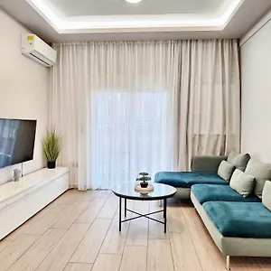 Center With A Modern Breeze Apartment